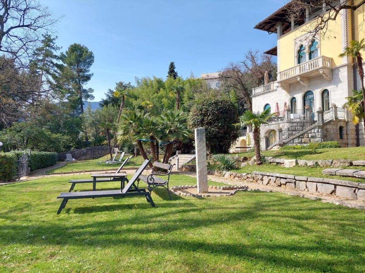 Hotel Villa Astra Lovran Exterior foto